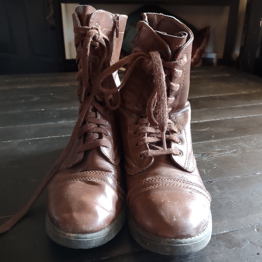Brown boots (used)